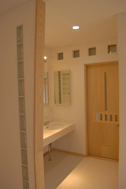 高城の家 giapponese-bagno-di-servizio
