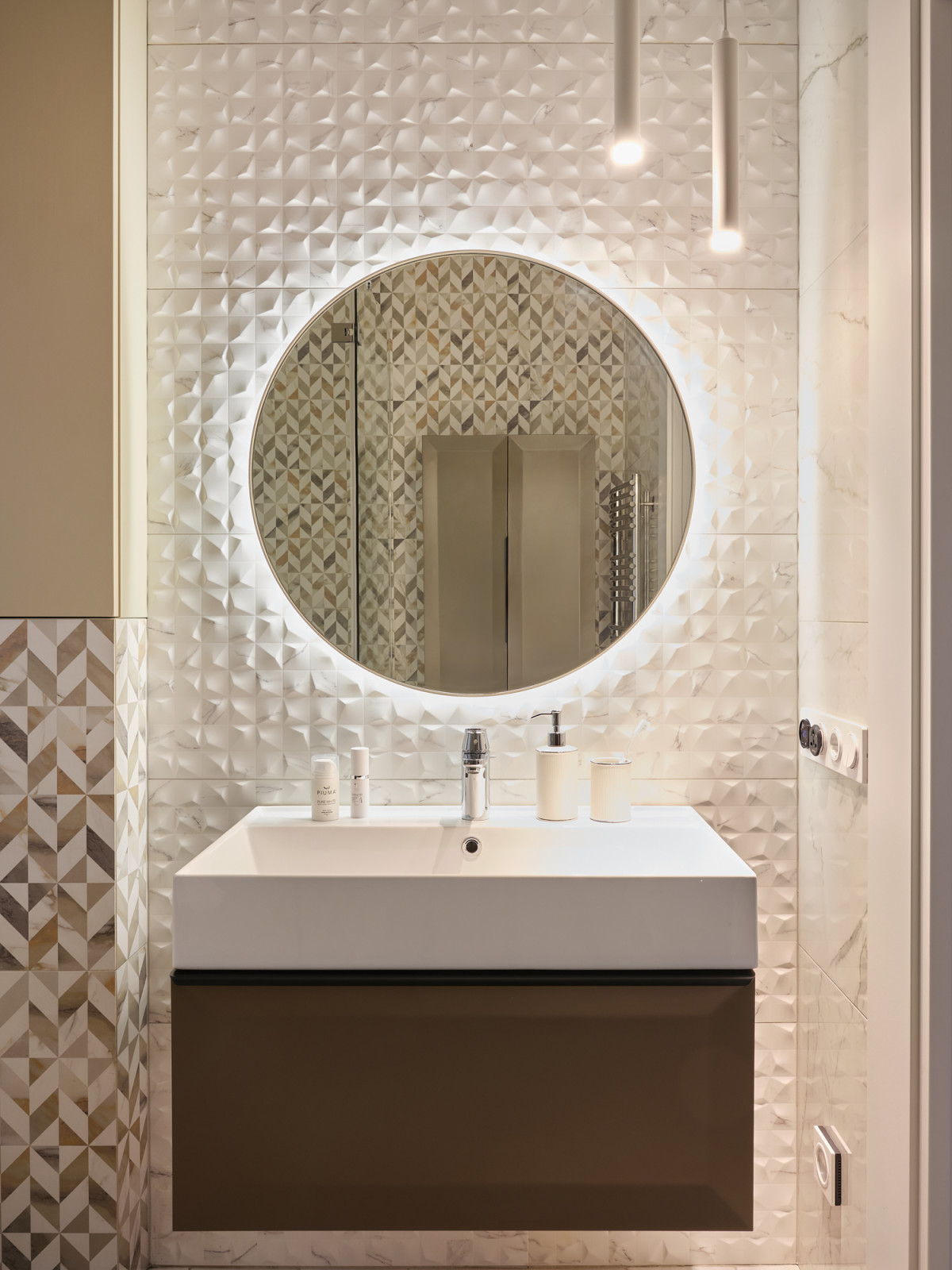 Интерьер двухэтажного дома из клееного бруса со вторым светом