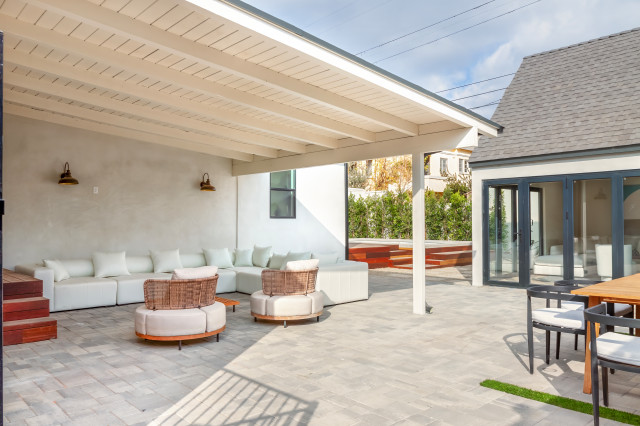 Backyard modern-patio