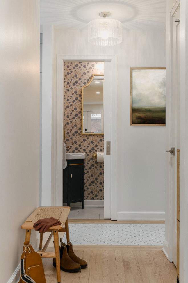 Transitional hallway photo in Chicago