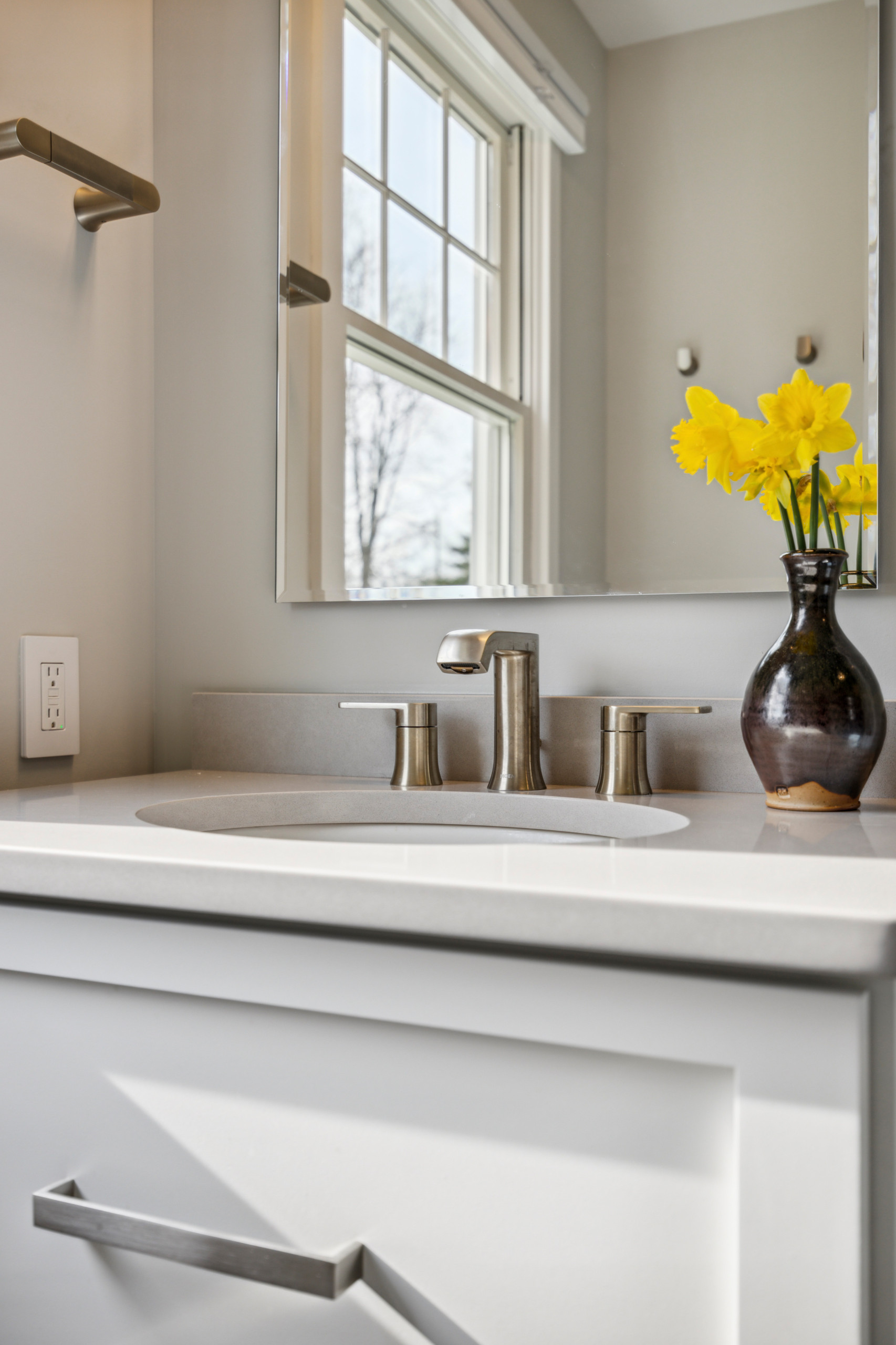 Small Footprint & Big Storage - Contemporary Bath