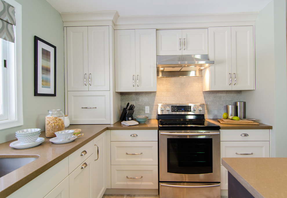 Example of a transitional l-shaped eat-in kitchen design in Toronto with an island