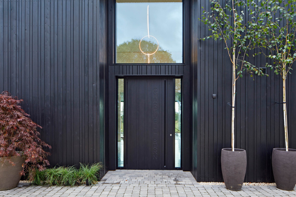 Inspiration for a large contemporary exterior in Buckinghamshire.