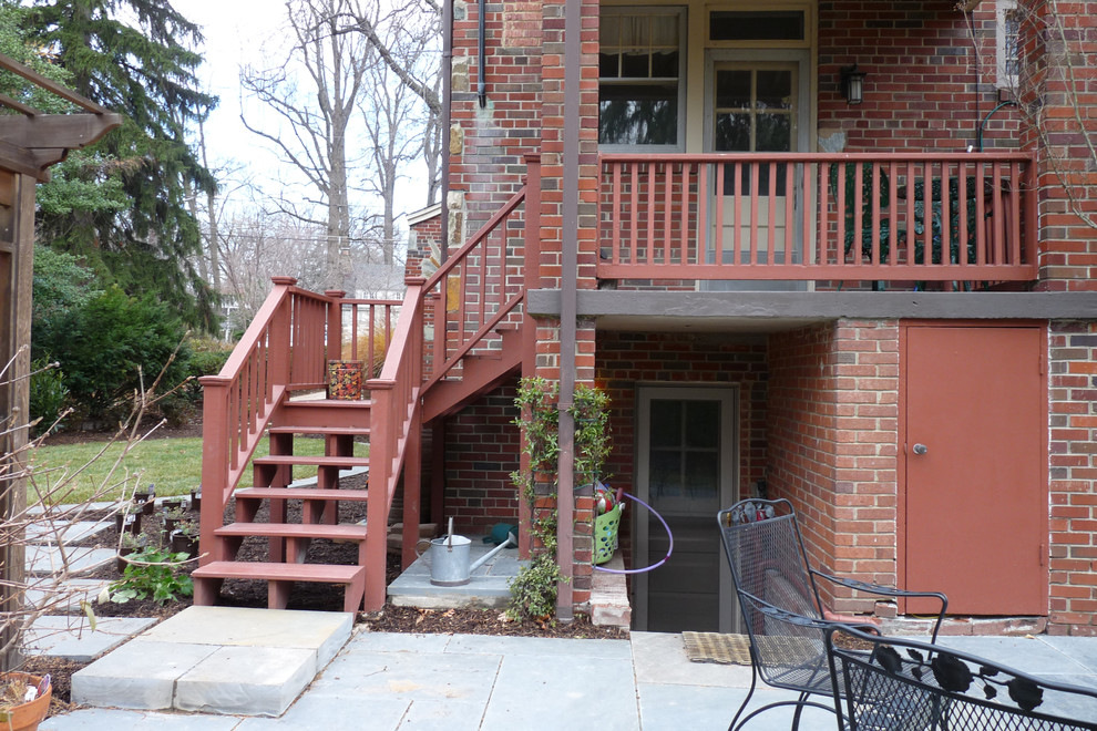Inspiration for a mid-sized transitional side yard stone partial sun deck remodel for fall in DC Metro