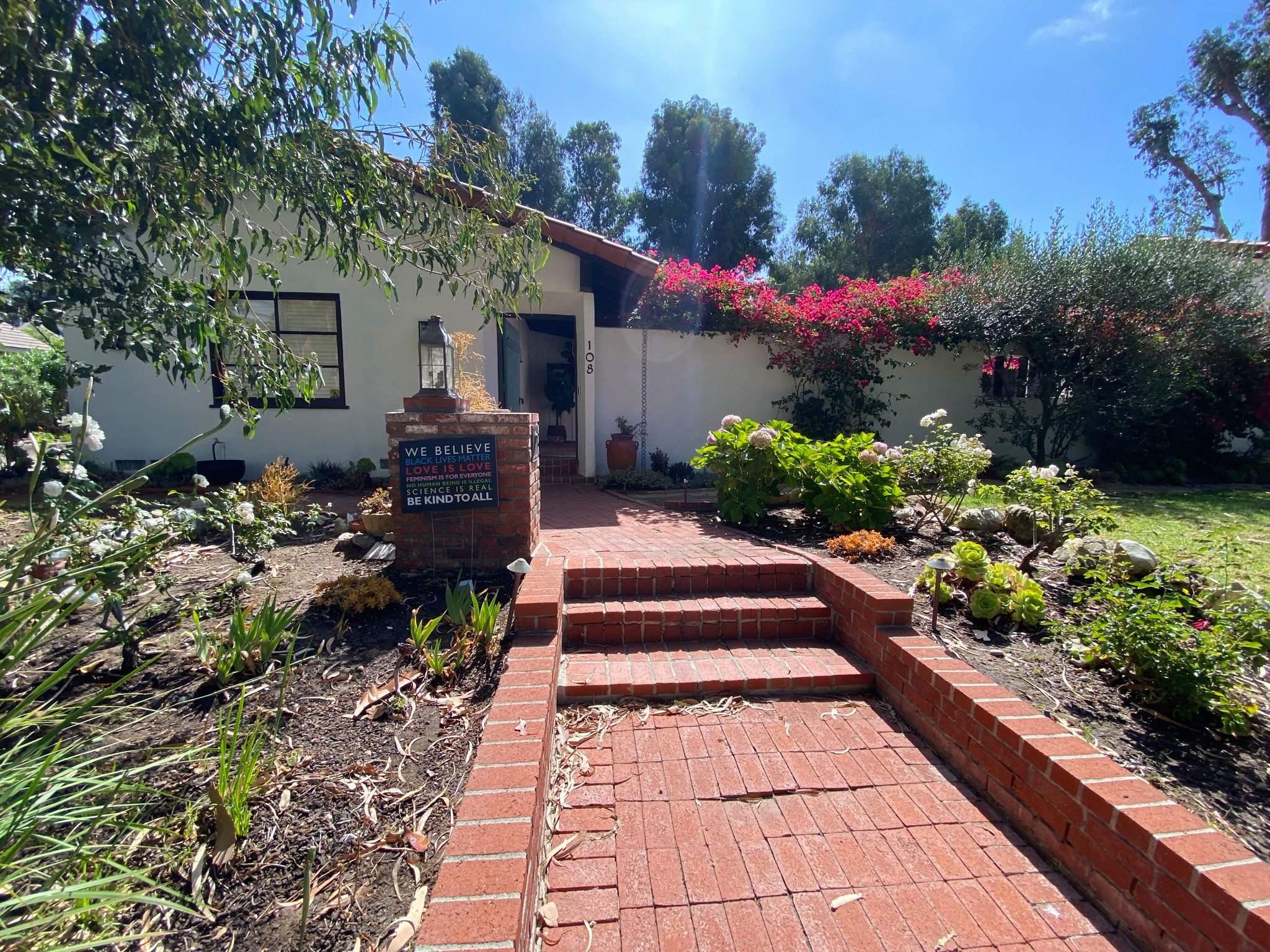 Ranch-Style Mediterranean Front Entry
