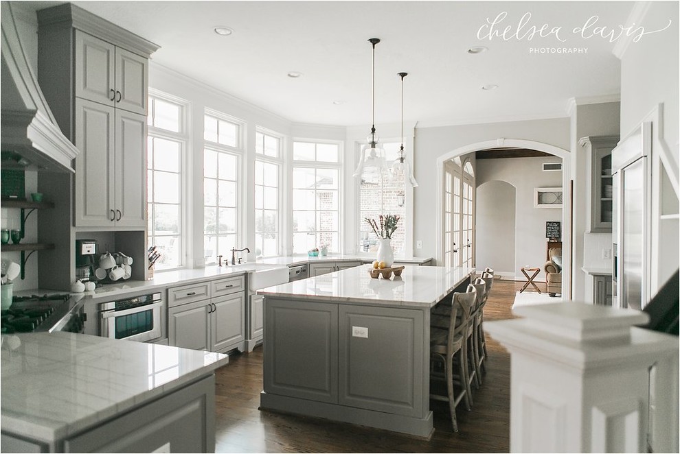 Example of a transitional kitchen design in Houston
