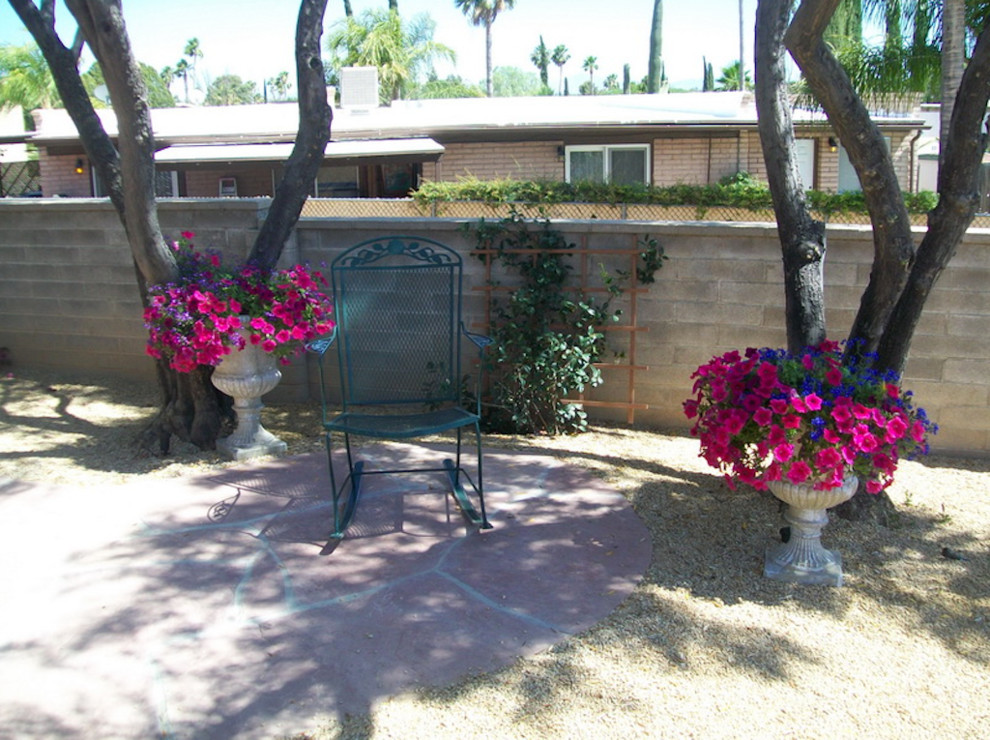 Design ideas for a rustic landscaping in Phoenix.