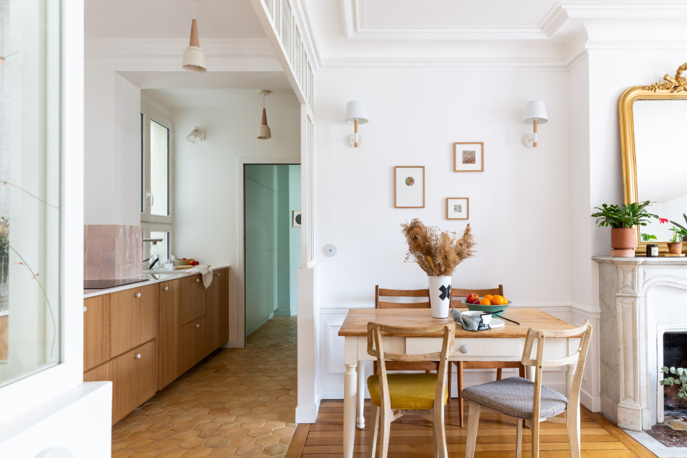 Design ideas for a scandinavian dining room in Paris.