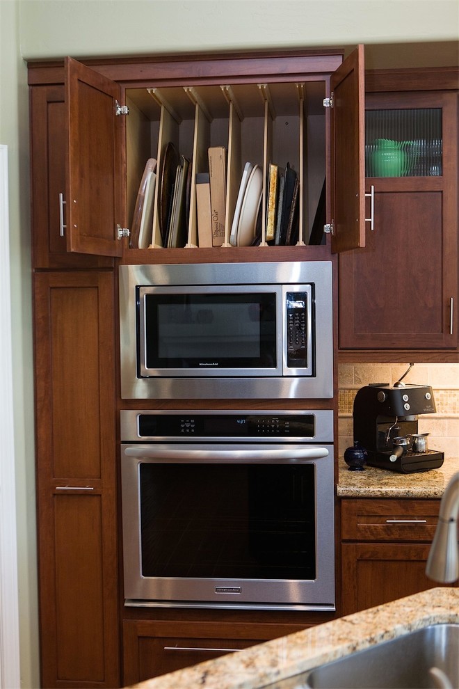 Kitchen - transitional kitchen idea
