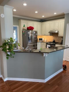 Transitional home design photo in Atlanta