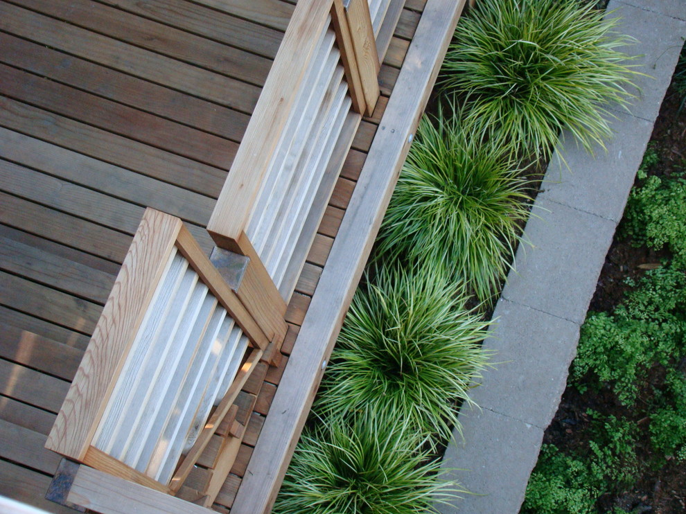 Small contemporary garden in San Francisco with decking.