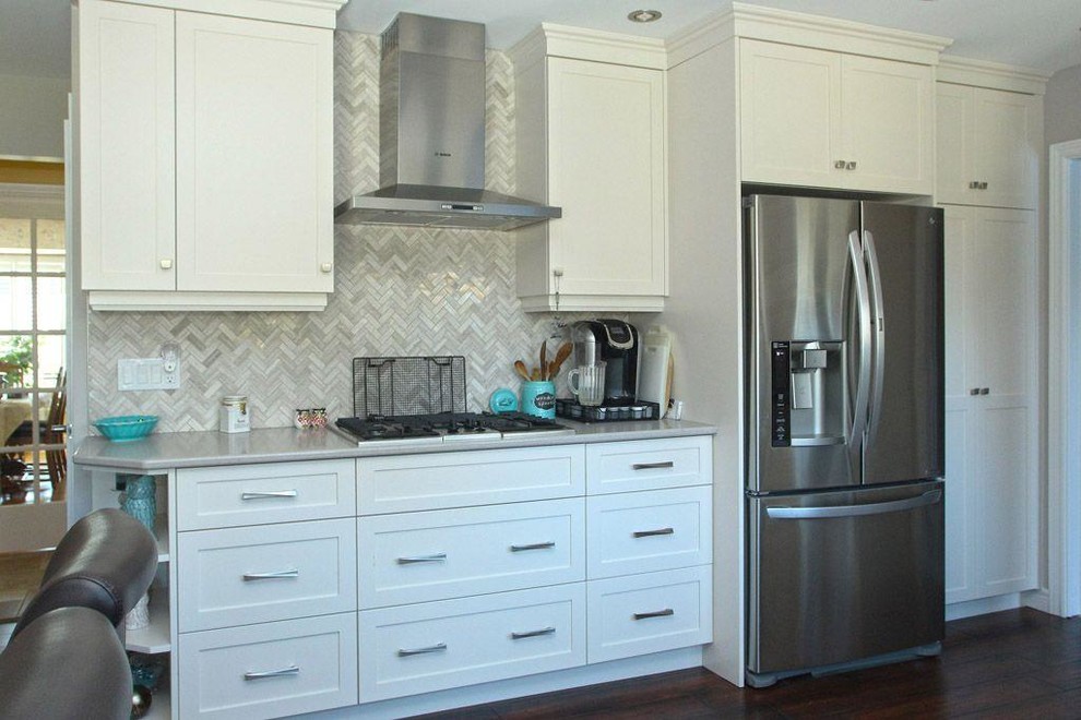 Example of a large transitional dark wood floor and brown floor eat-in kitchen design with shaker cabinets, white cabinets, quartz countertops, multicolored backsplash, matchstick tile backsplash, stainless steel appliances and no island