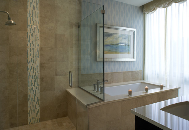 Master Suite modern-badezimmer
