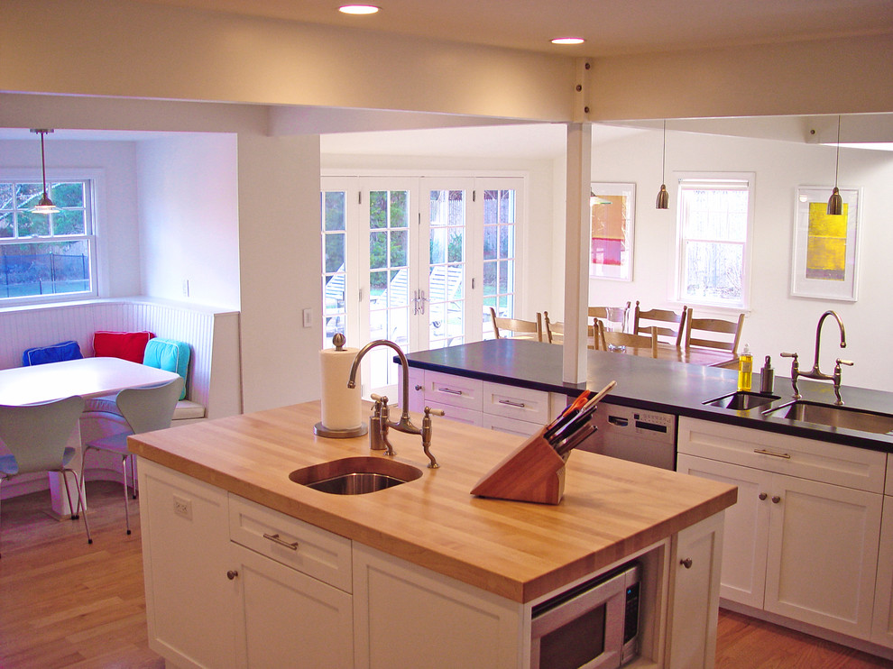 Photo of a contemporary kitchen in Burlington.