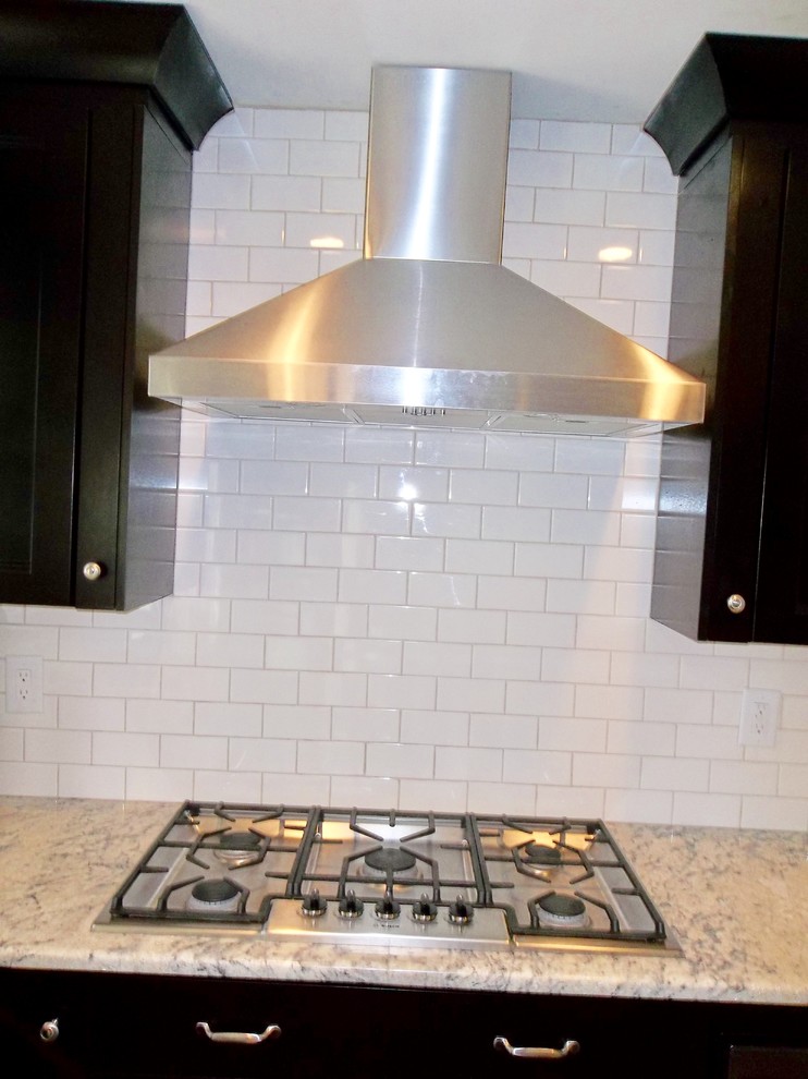 Kitchen - transitional kitchen idea in Newark
