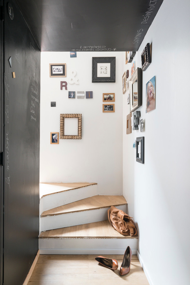 Cette image montre un escalier design.