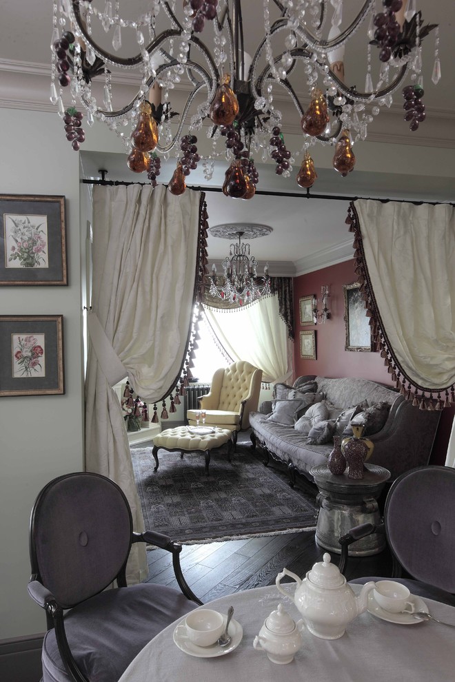 Квартира в классическом стиле. Сложная отделка, ручная роспись стен