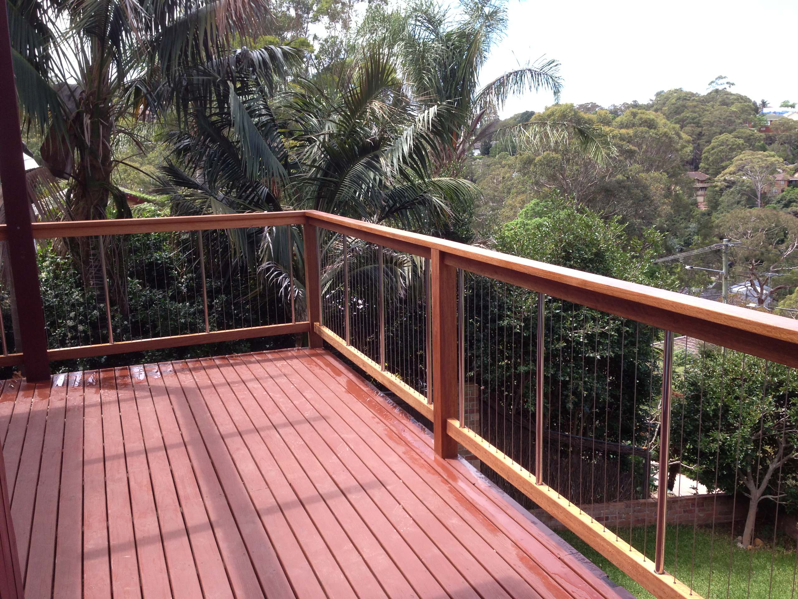 behang ruimte vreugde Vertical Wire Balustrade with Hardwood Finish - Tropical - Sydney - by  Sentrel Balustrades & Pool Fencing | Houzz