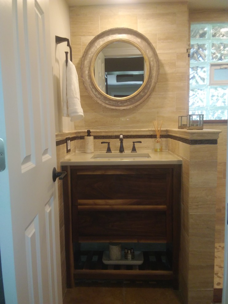 Transitional home design photo in Chicago