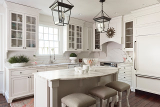 Tour a Designer’s Cozy Colonial-Style Family Room and Kitchen (one photo)