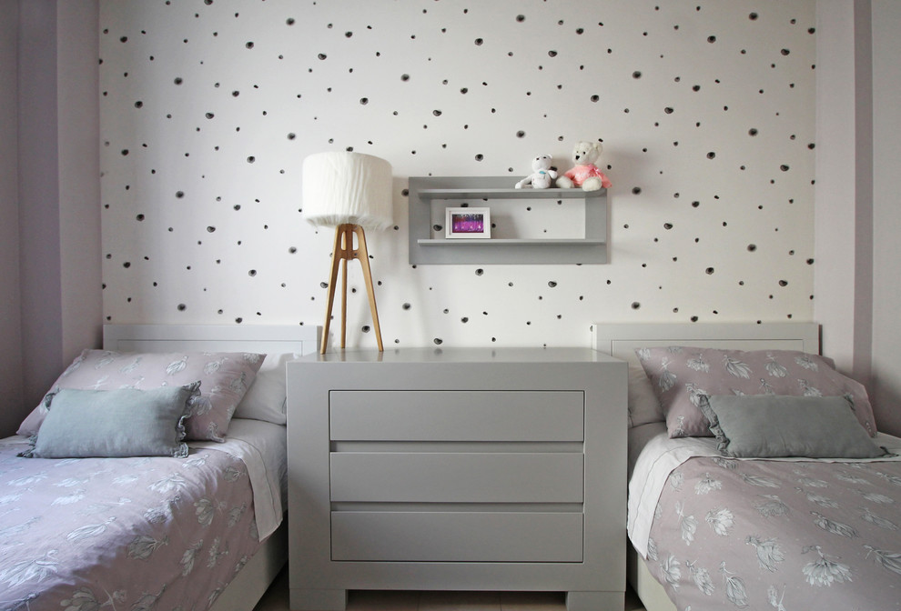 This is an example of a mid-sized contemporary kids' bedroom for kids 4-10 years old and girls in Valencia with white walls, marble floors and beige floor.