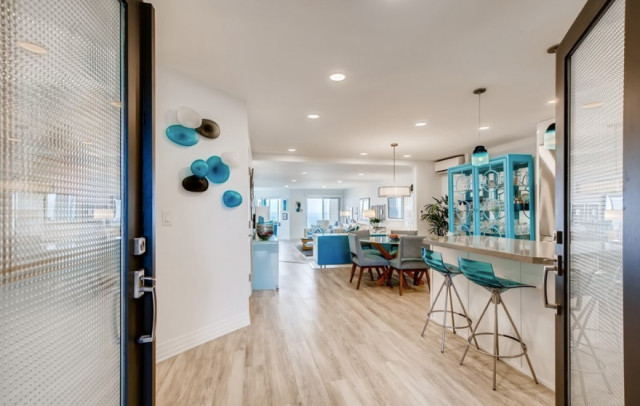 Solana Beach - Full Condo Remodel modern-eingang