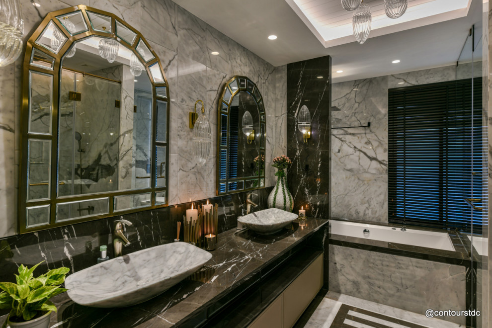 This is an example of an eclectic bathroom in Mumbai.