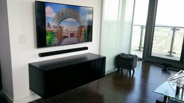 TV wall mounted with Floating Media shelve and Soundbar - Moderno - Toronto  - di LeslievilleGeek TV and Speaker Installation | Houzz