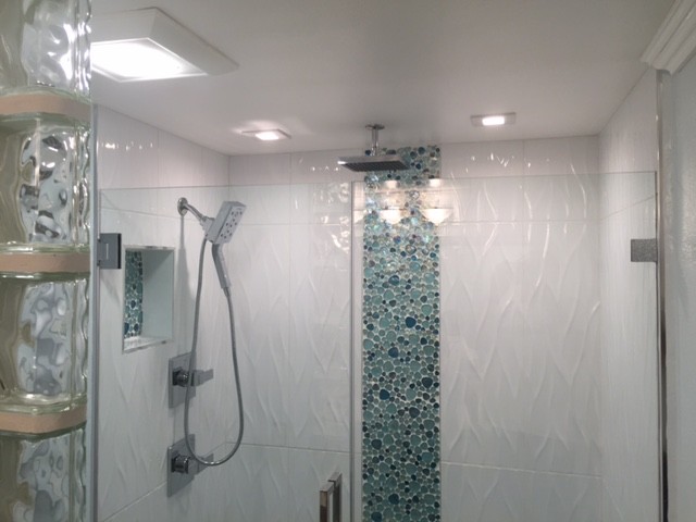 Inspiration for a mid-sized contemporary master bathroom in Los Angeles with an alcove shower, blue tile, white tile, glass tile and a hinged shower door.