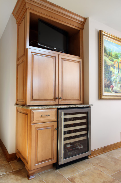 A Welcoming, Rustic Kitchen klassisk-koekken