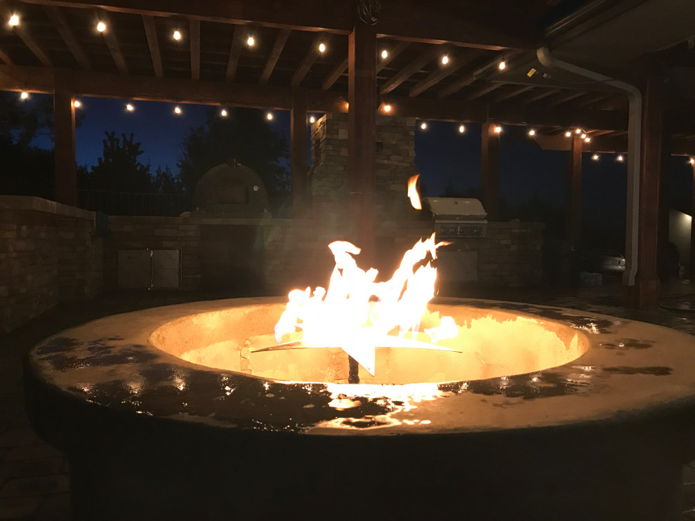 Inspiration for a rustic home design remodel in Phoenix