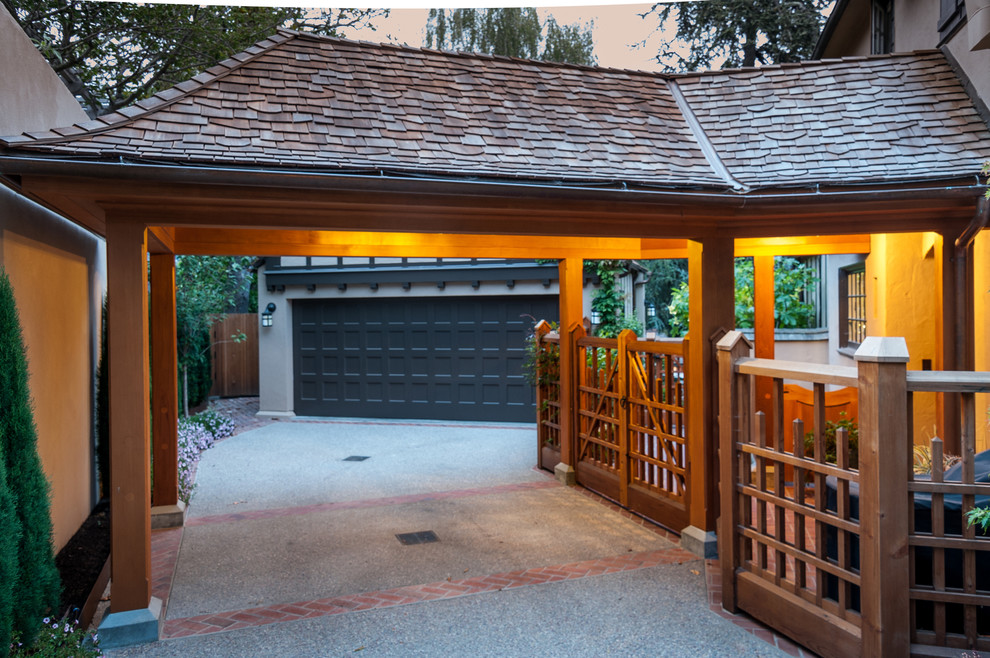 Traditional detached porte cochere in San Francisco.