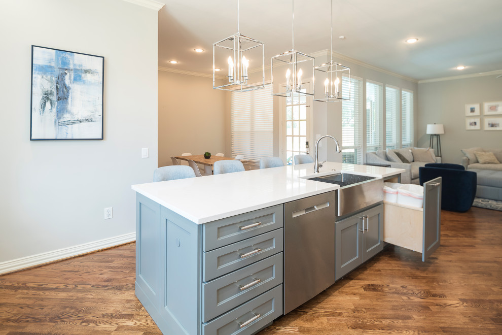 Example of a transitional kitchen design in Dallas