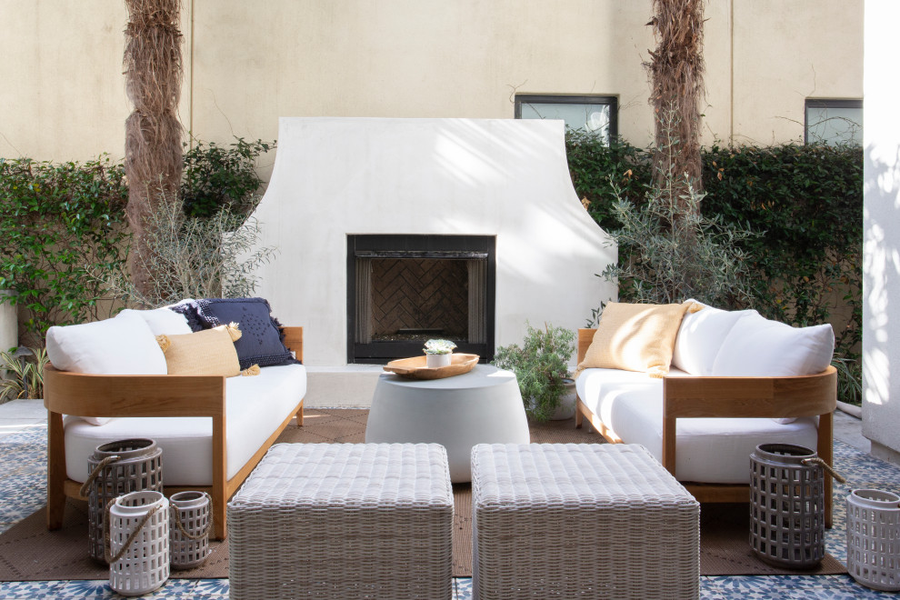 Photo of a transitional patio in Los Angeles.