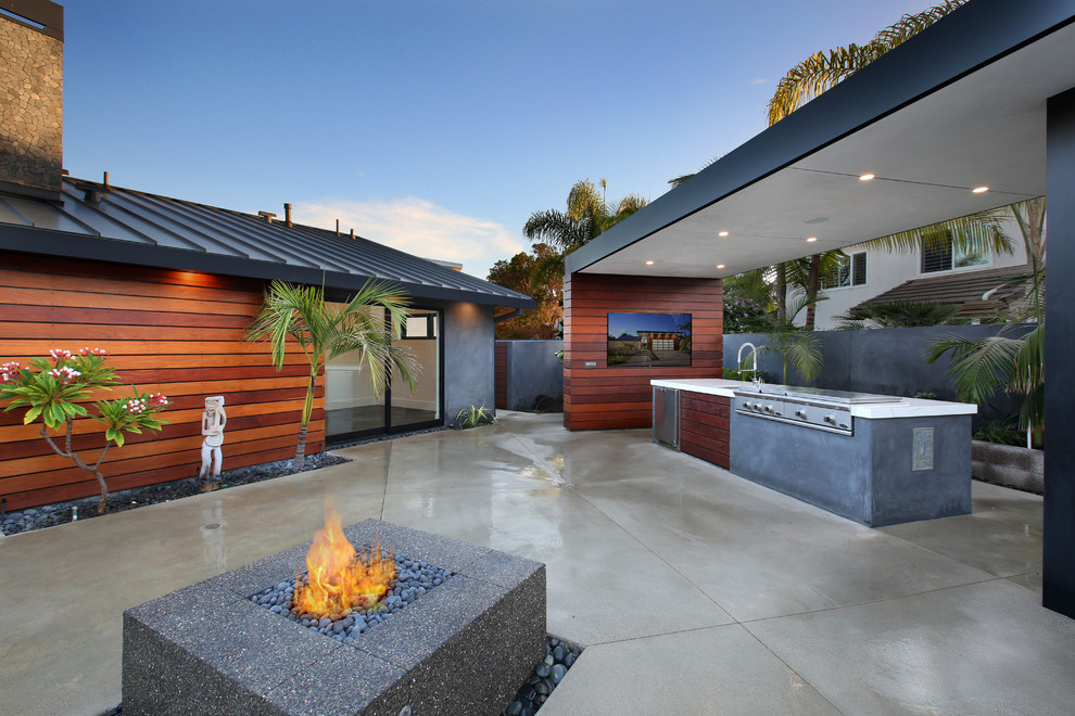 This is an example of a contemporary patio in Orange County.