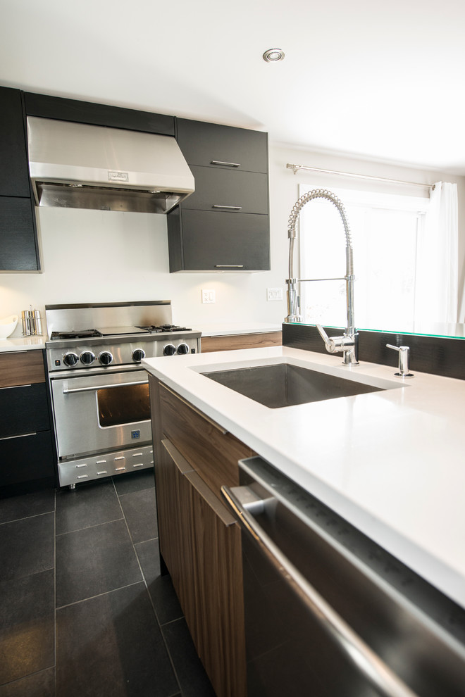 Photo of a mid-sized contemporary kitchen in Montreal.