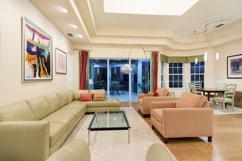 Inspiration for a contemporary living room in Tampa.