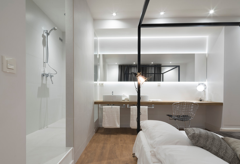 Photo of a contemporary bedroom in Barcelona.