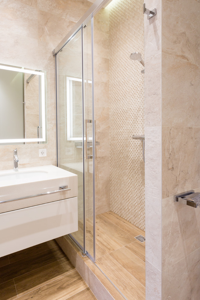 Large contemporary 3/4 bathroom in Moscow with flat-panel cabinets, white cabinets, an alcove shower, a wall-mount toilet, beige tile, porcelain tile, beige walls, porcelain floors, an undermount sink, engineered quartz benchtops, brown floor, a sliding shower screen and white benchtops.