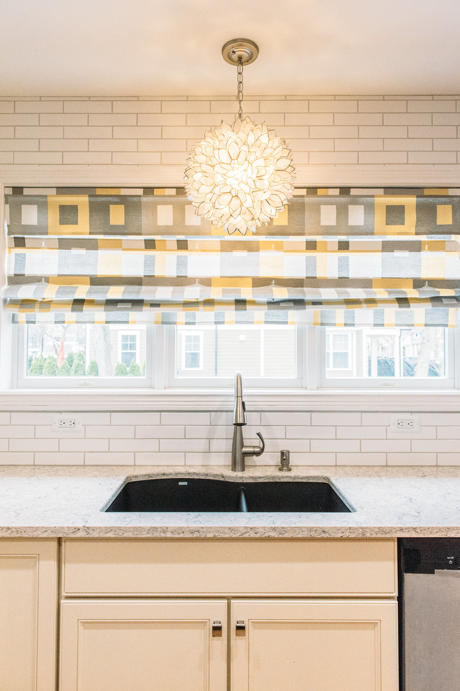 Transitional kitchen photo in Detroit
