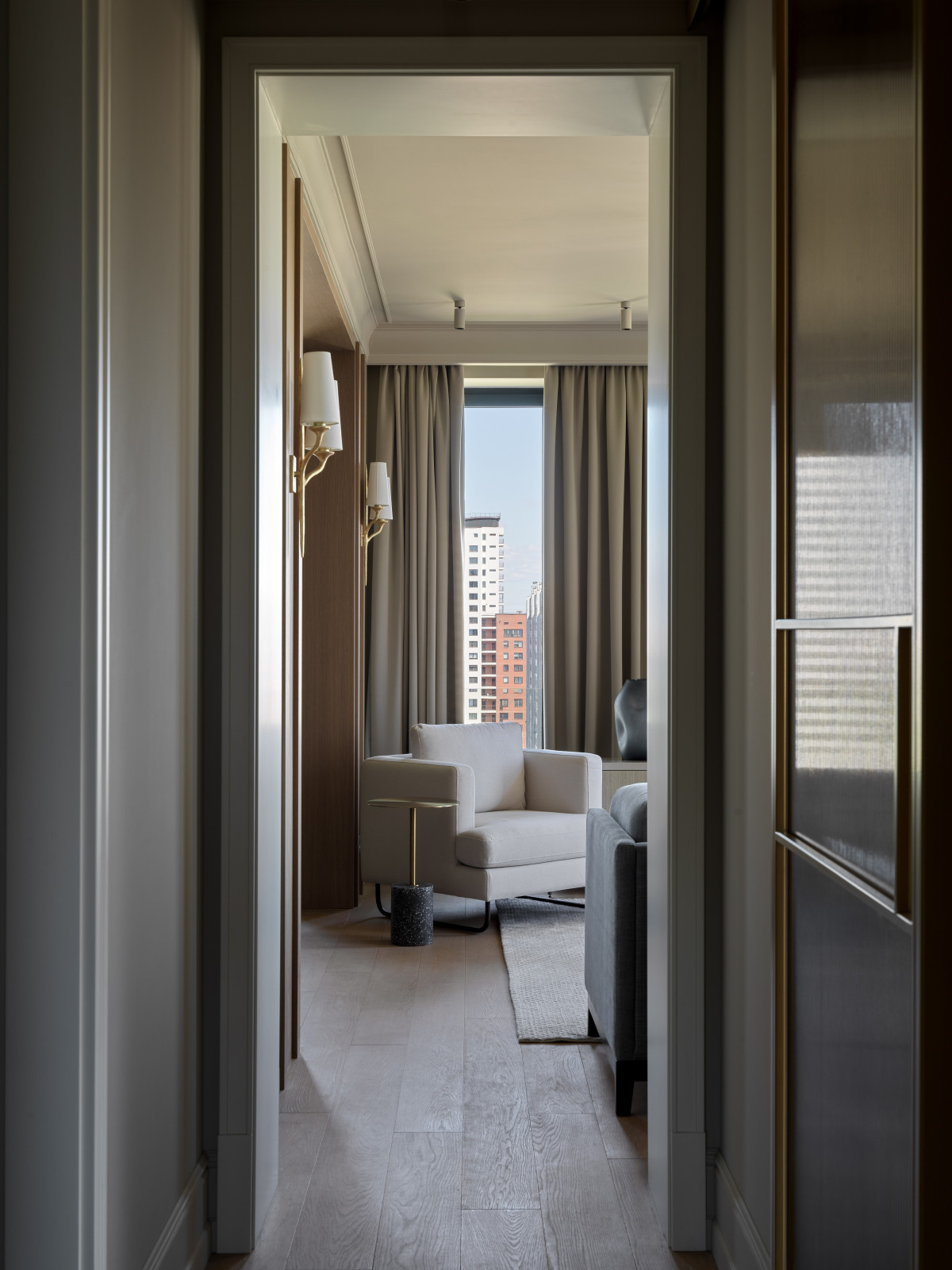 КВАРТИРА С ВИДОМ НА ЖИВОПИСНЫЙ МОСТ_VANDER PARK