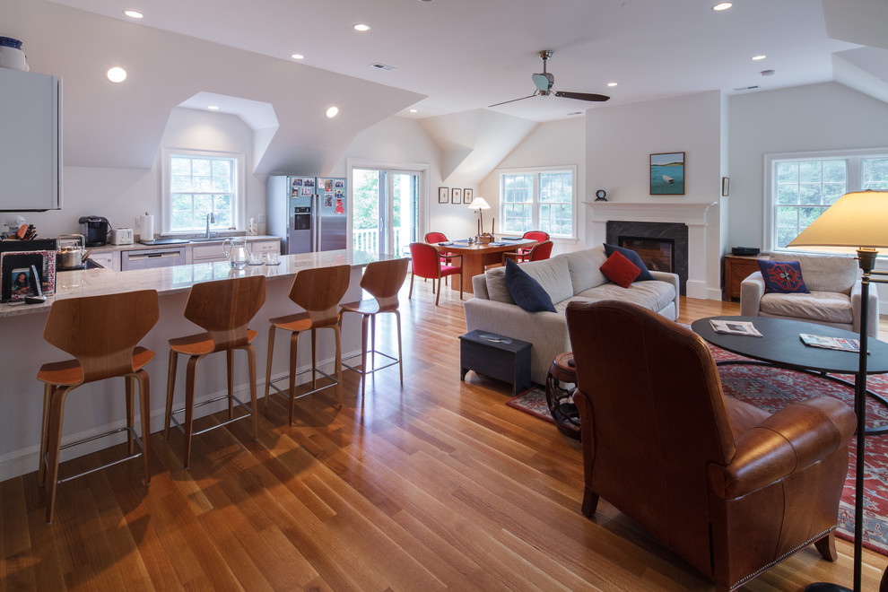 Kitchen - transitional kitchen idea in Boston
