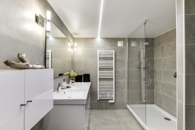 R&eacute;novation compl&egrave;te Maison modern-badezimmer
