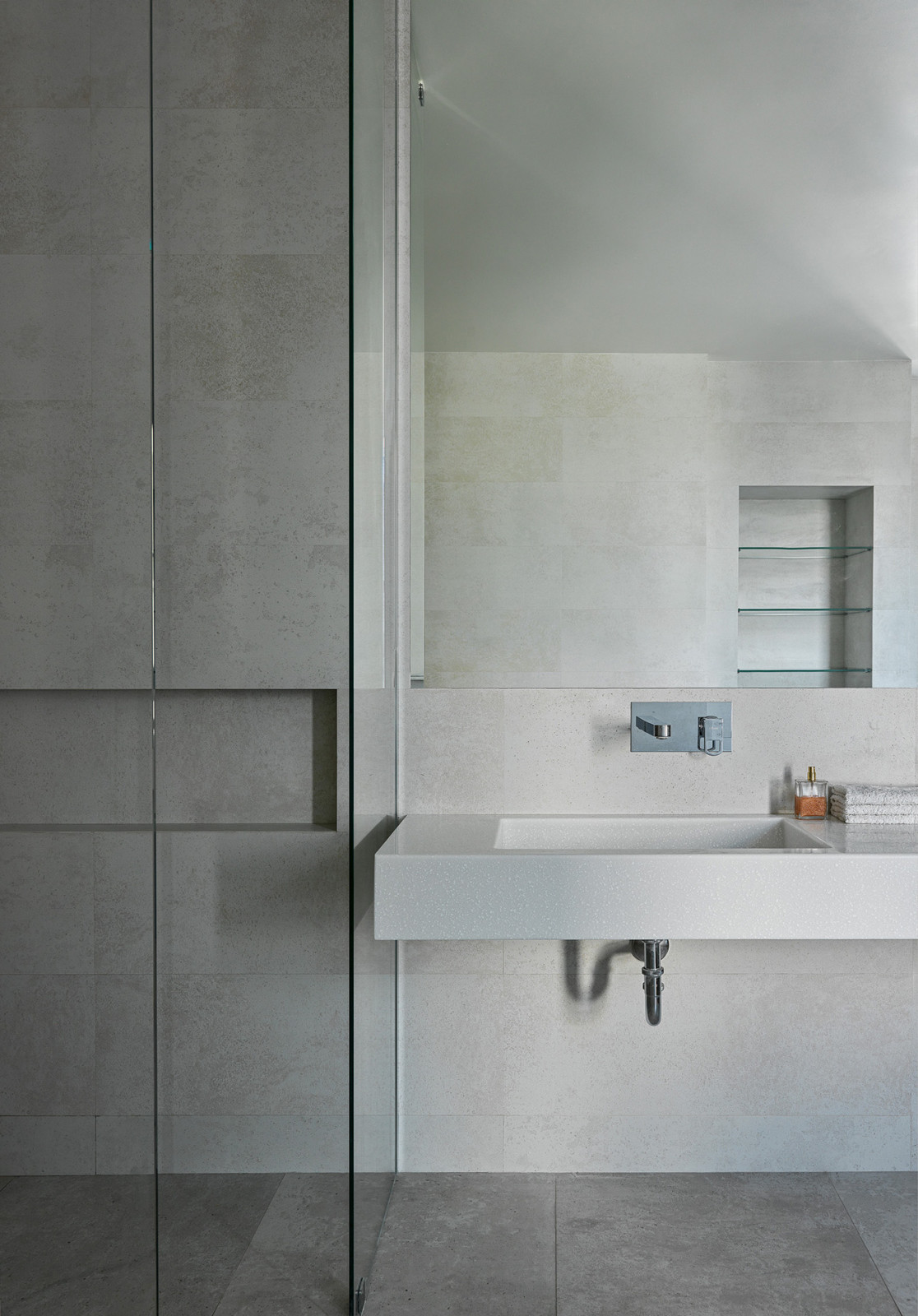 Seaside apartment with a sence of air