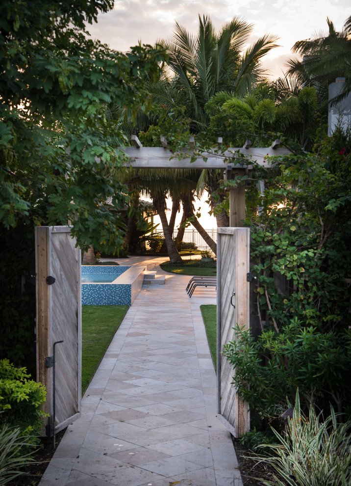 Tropical side yard garden in Tampa with natural stone pavers.