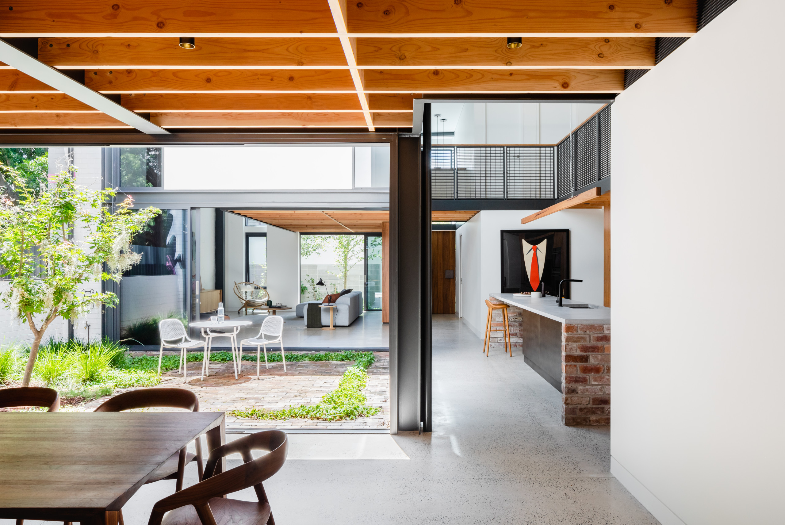 Beautiful Industrial Style Home - Shabby-Chic Style - Sala da Pranzo -  Orange County - di Juan Felipe Goldstein Design Co.