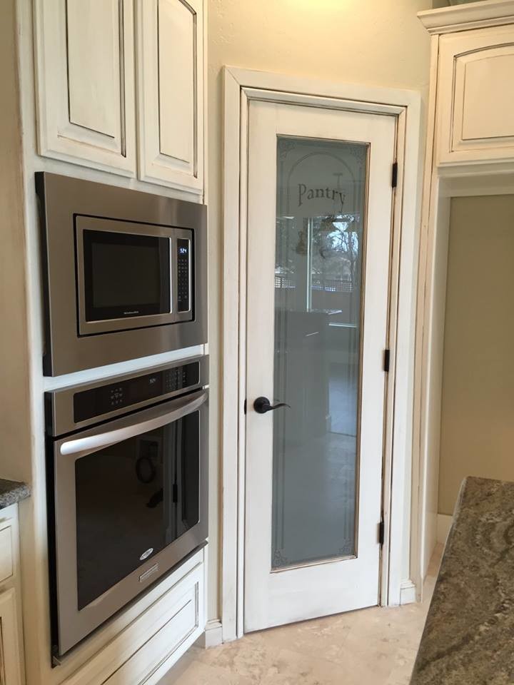 Kitchen - kitchen idea in Austin