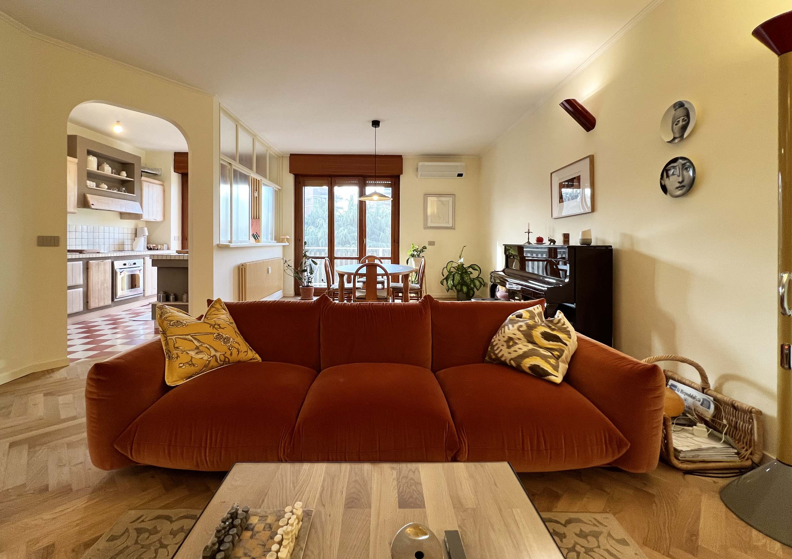 casa in toni pastello