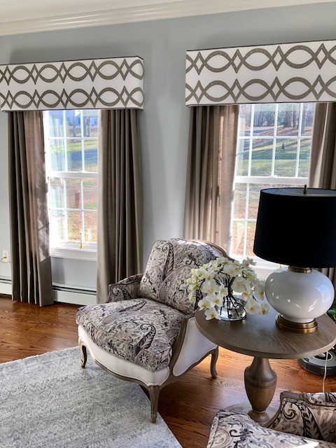 Cornice & stationary panels