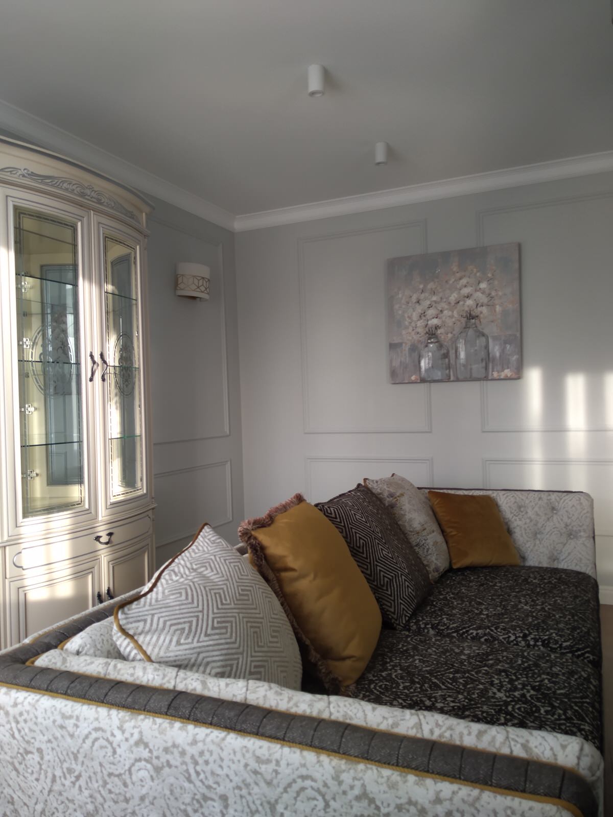 Нежная и уютная классическая гостиная